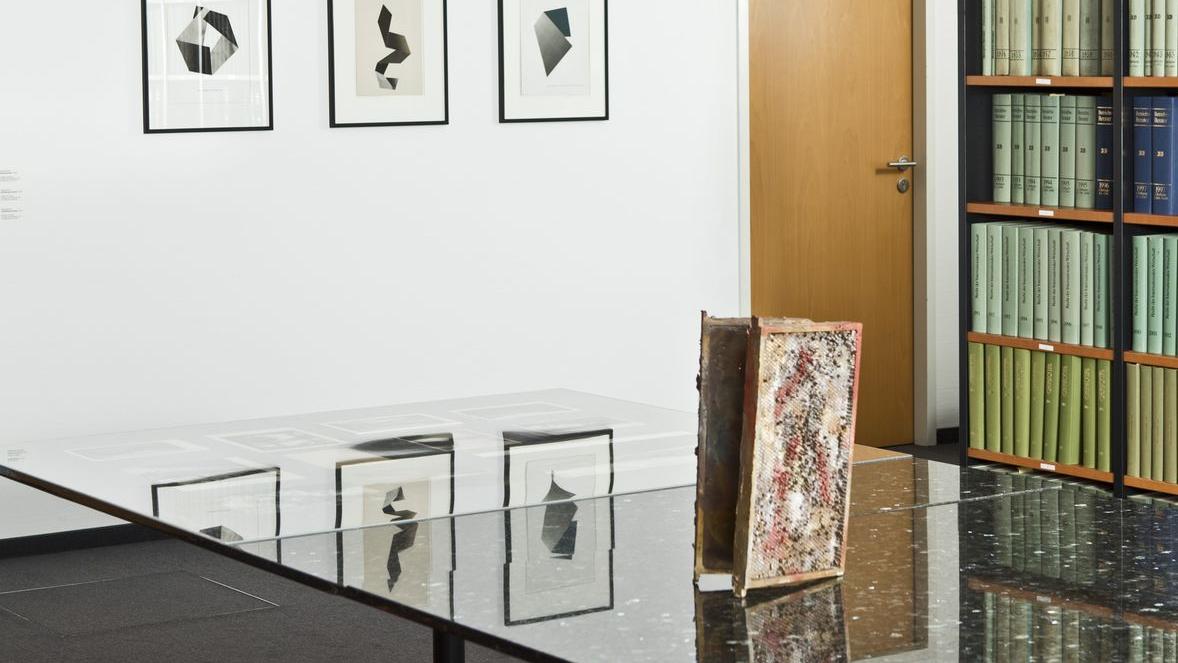 Ausstellungsansicht Katja Strunz, Visionäres Fragment für Antoine Cournot, 2007 in KAI 10 | ARTHENA FOUNDATION / Courtesy die Künstlerin & Galerie Contemporary Fine Arts, Berlin / Foto: Alexandra Höner