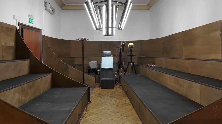 Installation view Thomas Zipp, Comparative Investigation about the Disposition of the Width of a Circle, Palazzo Rossini, La Biennale di Venezia, 2013 / Photo: Roman März / Copyright: KAI 10 | ARTHENA FOUNDATION & Thomas Zipp