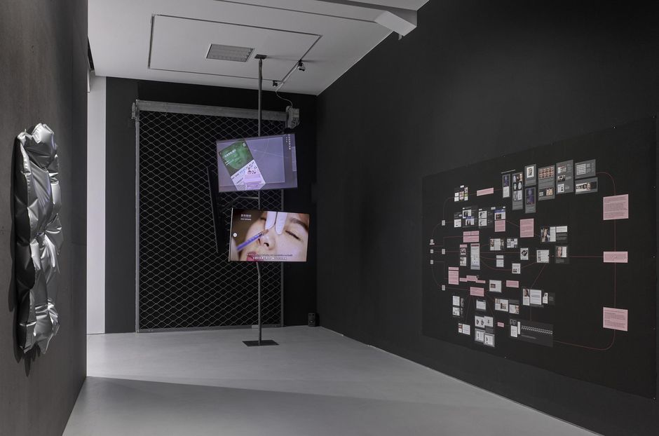 Echo Can Luo, Installation view in KAI 10 | ARTHENA FOUNDATION, Courtesy the artist, Photo: Achim Kukulies, Düsseldorf