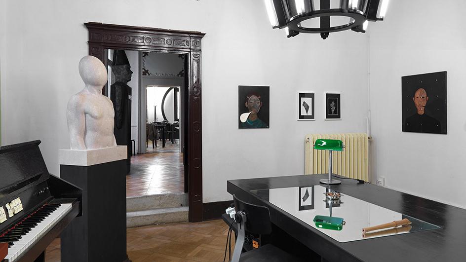 Installation view Thomas Zipp, Comparative Investigation about the Disposition of the Width of a Circle, Palazzo Rossini, La Biennale di Venezia, 2013 / Photo: Roman März / Copyright: KAI 10 | ARTHENA FOUNDATION & Thomas Zipp