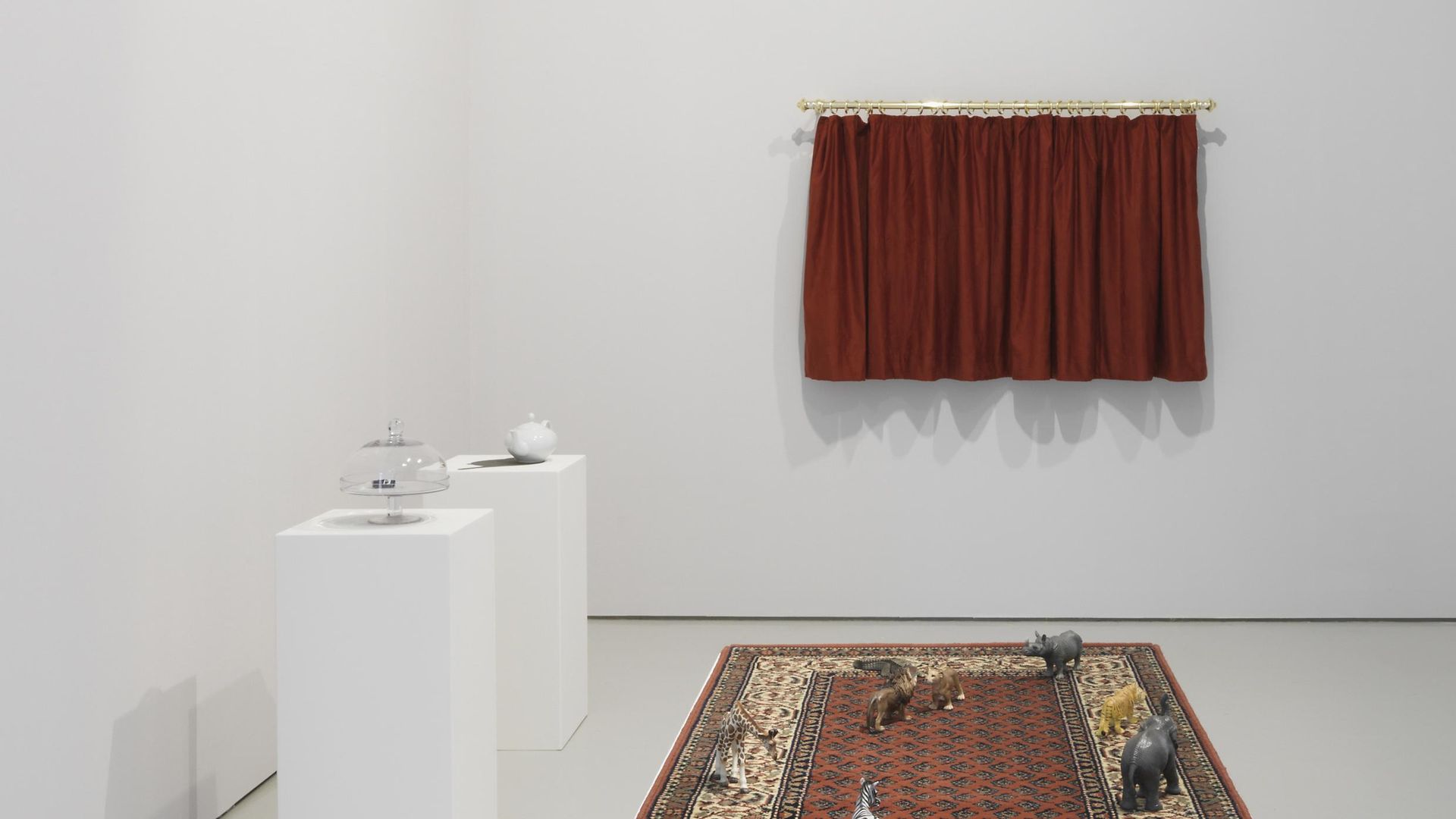 Installationsansicht Hans-Peter Feldmann in KAI 10 | ARTHENA FOUNDATION / Foto: Anne Pöhlmann © VG-Bildkunst Bonn