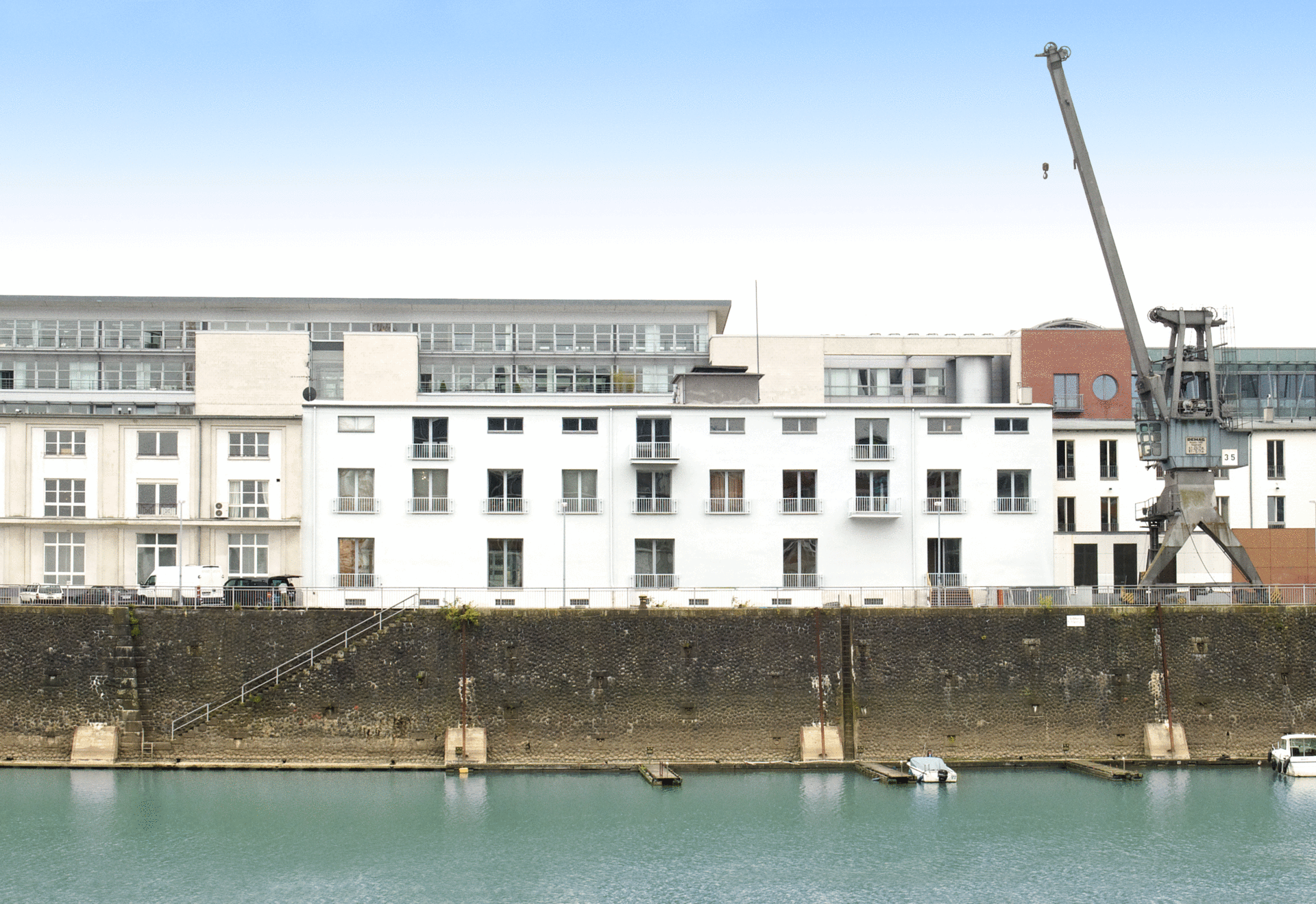 KAI10 | ARTHENA FOUNDATION Rückansicht des Gebäudes, Foto: Tobias Trapp