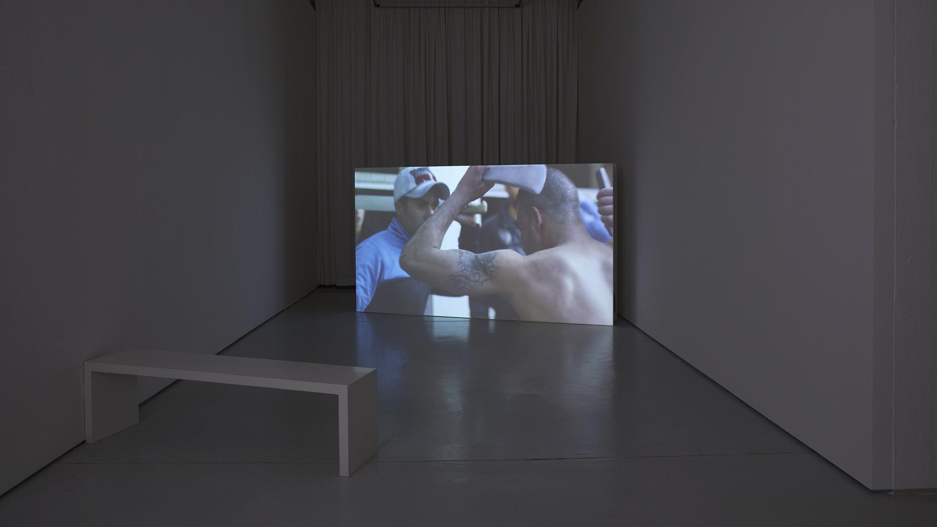 Randa Maroufi, Le Park, 2015, Installationsansicht in KAI 10 | Arthena Foundation, Courtesy die Künstlerin & Le Fresnoy, Studio national des arts contemporains, Foto: Alexandra Höner