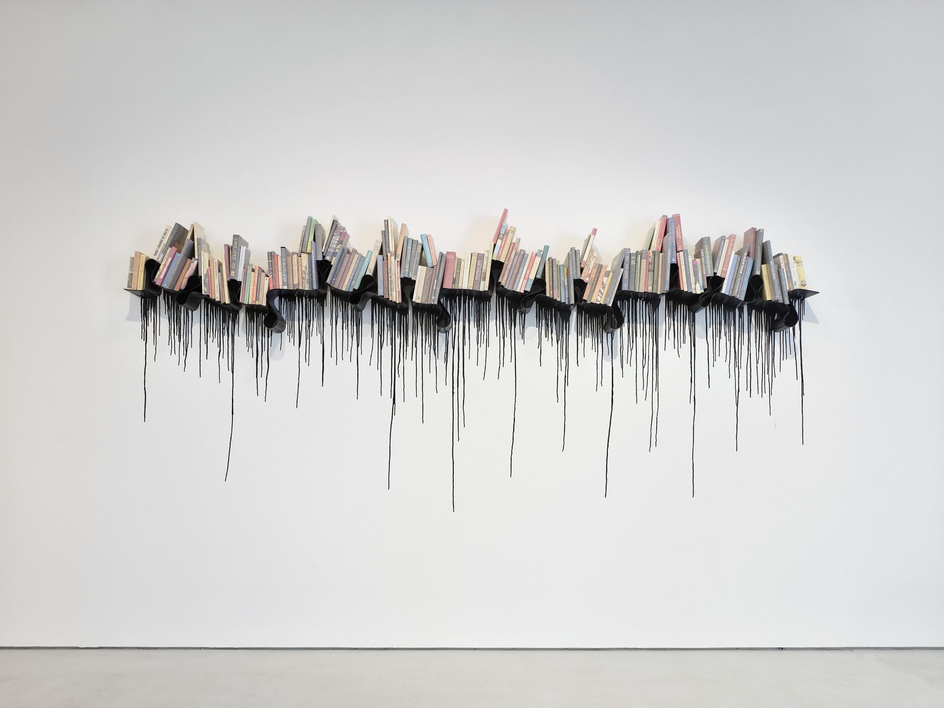 Saâdane Afif, The Pirates' Who's Who, 2000-2004, Courtesy der Künstler, Installationsansicht KAI 10 | ARTHENA FOUNDATION, Foto: Achim Kukulies, Düsseldorf 