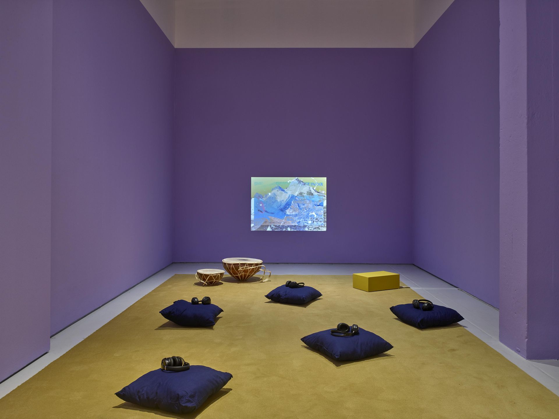 Himali Singh Soin, static range, 2020-fortlaufend, Courtesy die Künstlerin, Installationsansicht KAI 10 | ARTHENA FOUNDATION, Foto: Achim Kukulies, Düsseldorf, 2021