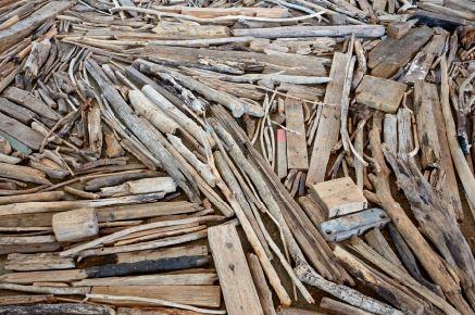 Richard Long, Rhine Driftwood Line, Ausstellungsansicht / Exhibition view, Skulpturenhalle Neuss, 2018, Photo: Stefan Hostettler & Moritz Wegwerth 