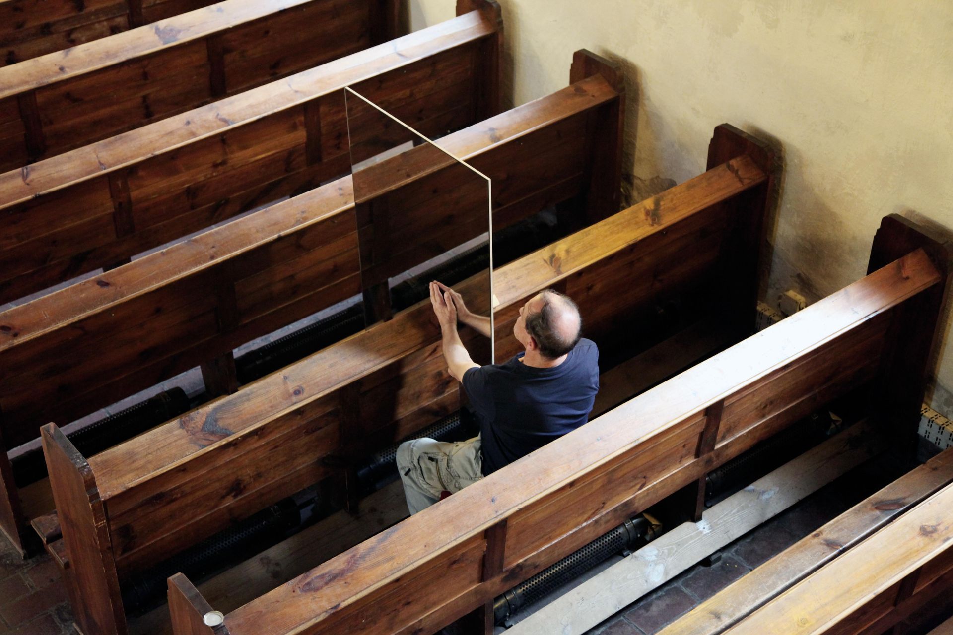 Kader Attia, Réfléchir la Mémoire / Reflecting Memory, 2016, single-channel HD digital video projection, colour, sound, 48:01 Min., Filmstill, Courtesy the artist and Galerie Nagel Draxler, Galleria Continua, Galerie Krinzinger, Lehmann Maupin, VG Bild-Kunst Bonn, 2021