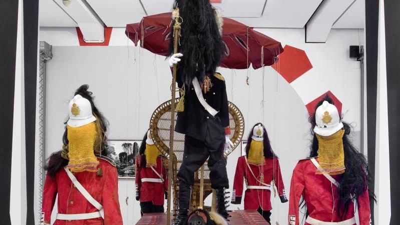 Andrew Gilbert, Monument to Andrew the Zulu Queen, 2008, Installationsansicht KAI 10 | Raum für Kunst, Foto: Roman März