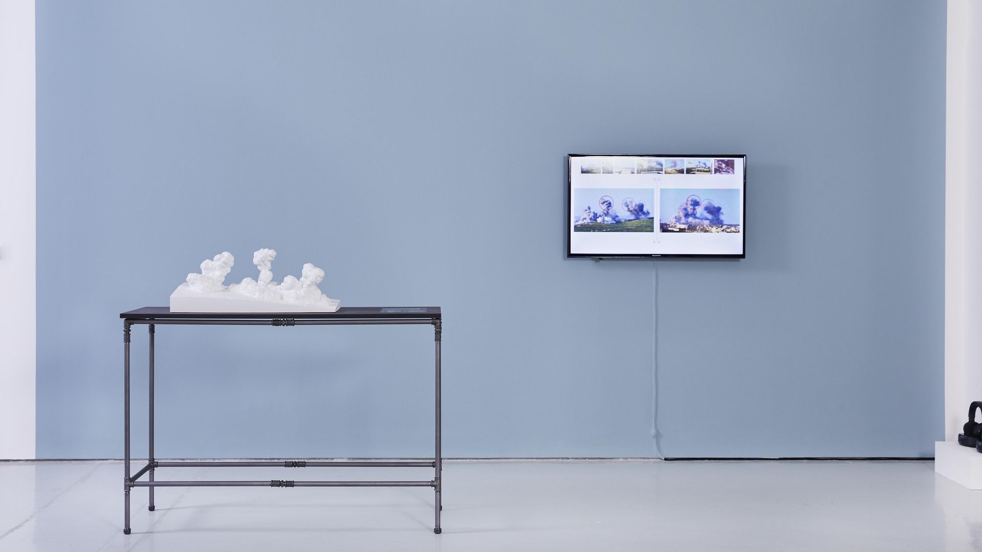 Forensic Architecture, Air Strike Atimah, 2015, Installationsansicht in KAI 10 | Arthena Foundation 2017, Courtesy Forensic Architecture, Foto: Alexandra Höner