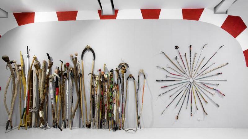 Bernhard Lehner, Stöcke, seit 1994 fortlaufend, Installationsansicht KAI 10 | Raum für Kunst, Foto: Roman März