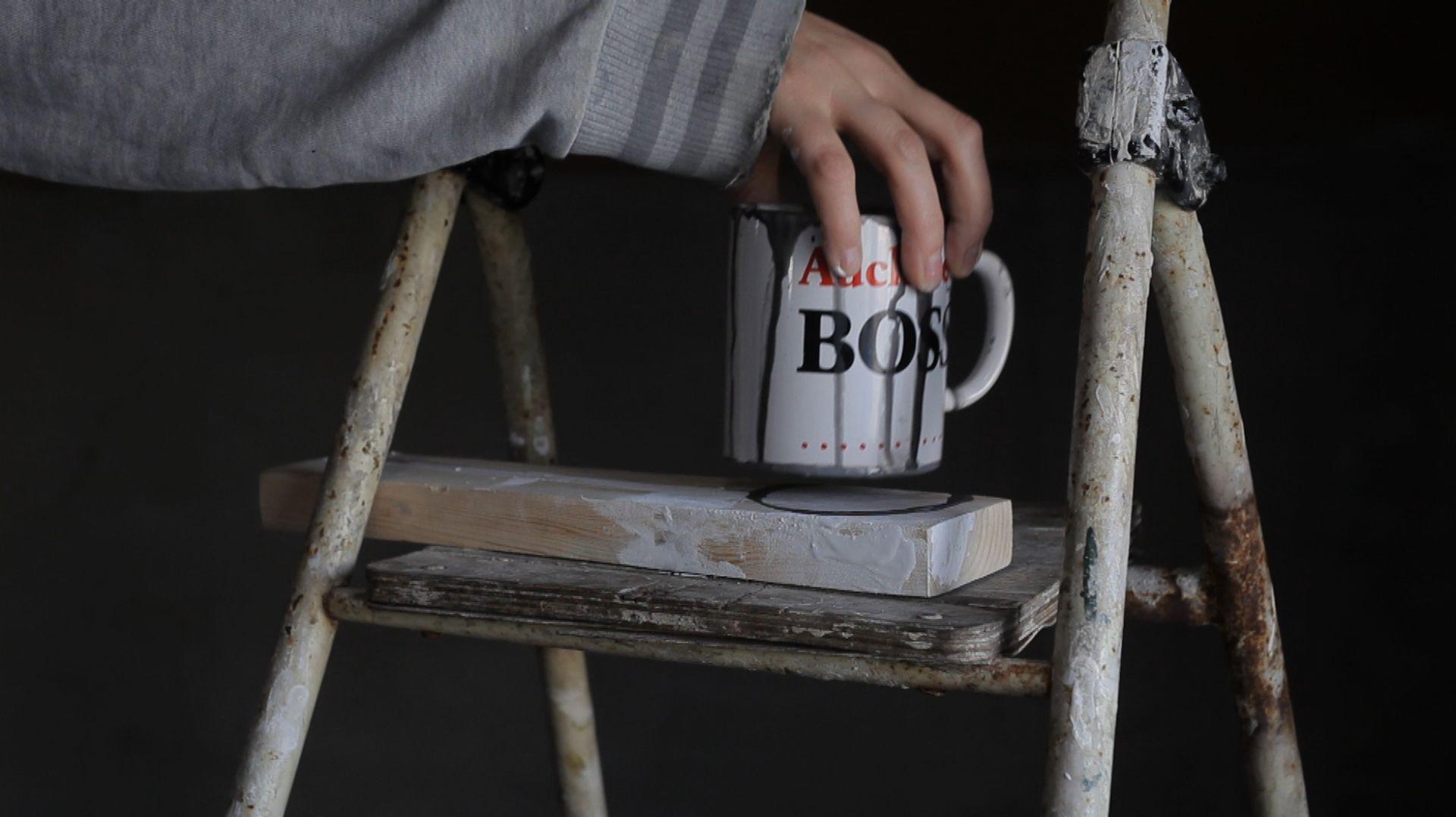 Sofia Hultén: One in Ten, 2011, Wood, 33 cm x 2 cm x 10 cm, DVD 14.20 Minuten, Courtesy: Die Künstlerin, Coleção Teixeira de Freitas, Lissabon © VG Bild-Kunst