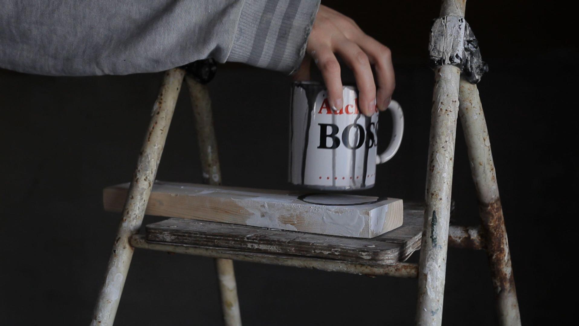 Sofia Hultén, One in Ten, 2011, Holz, 33 cm x 2 cm x 10 cm, DVD 14.20 Minuten, Courtesy die Künstlerin, Coleção Teixeira de Freitas, Lissabon © VG Bild-Kunst