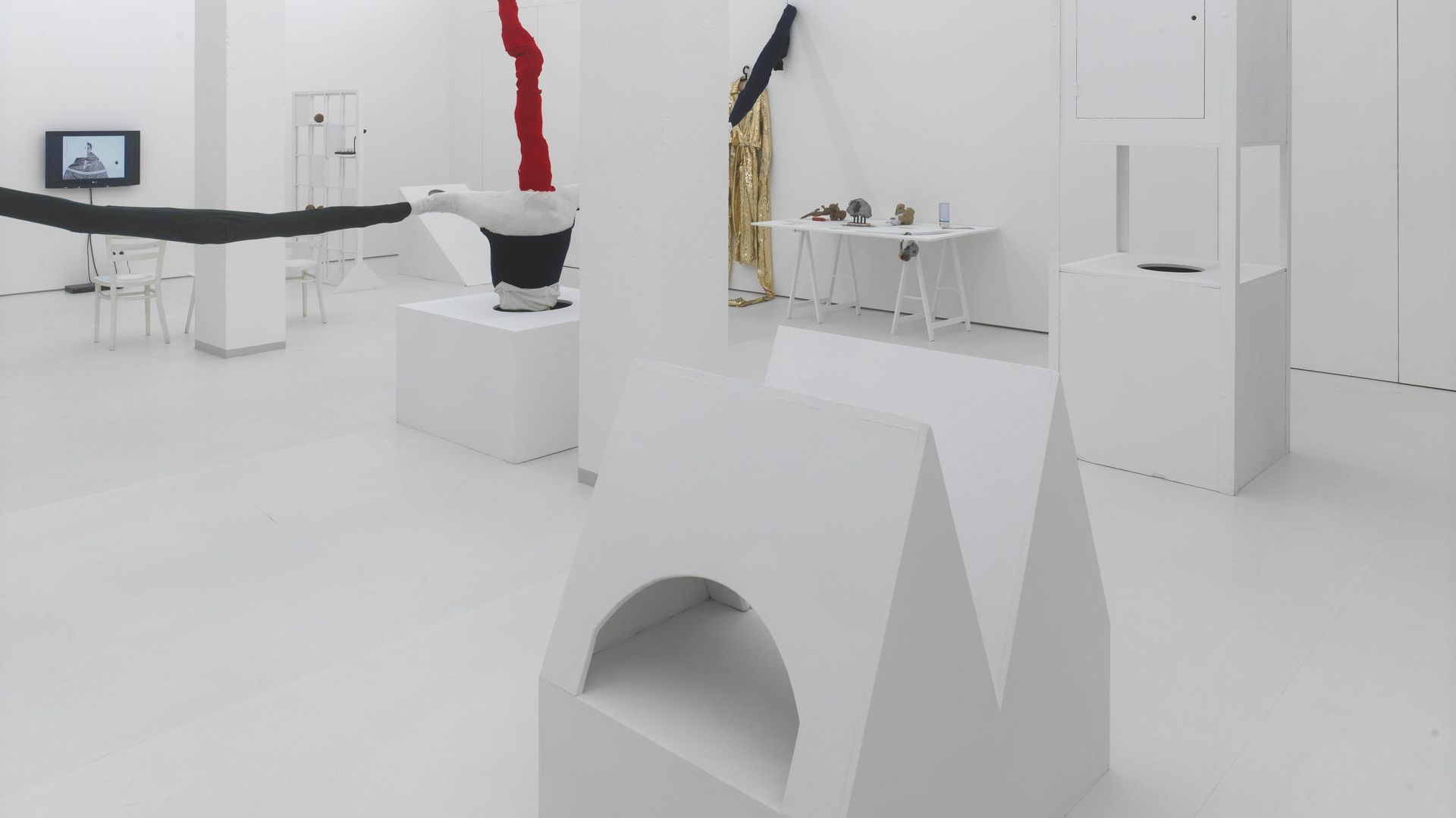 John Bock, Ma'am Prosciutto Crudo, 2000-2001, Installationsansicht KAI 10 | Raum für Kunst, Foto: Achim Kukulies