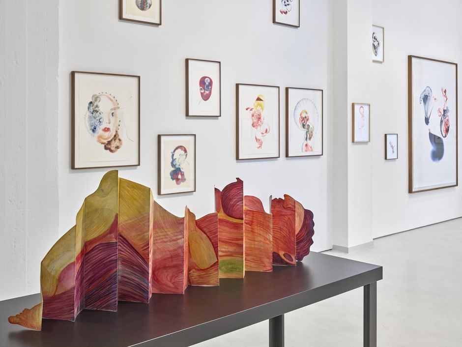 Installation view Veronika Holcová, Sandra Vásquez de la Horra in KAI 10 | ARTHENA FOUNDATION / Courtesy Vásquez: Monika Schnetkamp Collection, VG Bild-Kunst Bonn, 2022 / Holcová: Monika Schnetkamp Collection, the artist and KEWENIG Berlin / Photo: Achim Kukulies, Düsseldorf